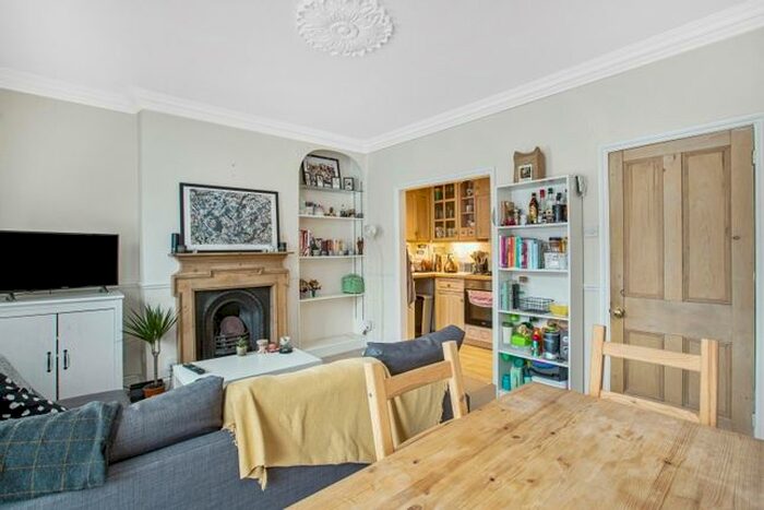 2 Bedroom Flat To Rent In Hugon Road, London, SW6