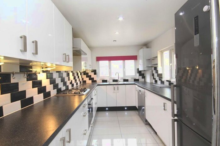 2 Bedroom Property To Rent In Westfield Road, London, W13