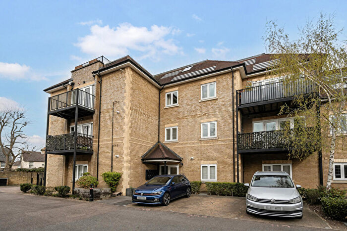 3 Bedroom Apartment For Sale In Jepson Drive, Stone, Dartford, DA2