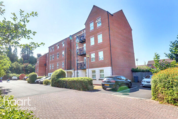 3 Bedroom Apartment For Sale In Stokesay Walk, Nottingham, NG2