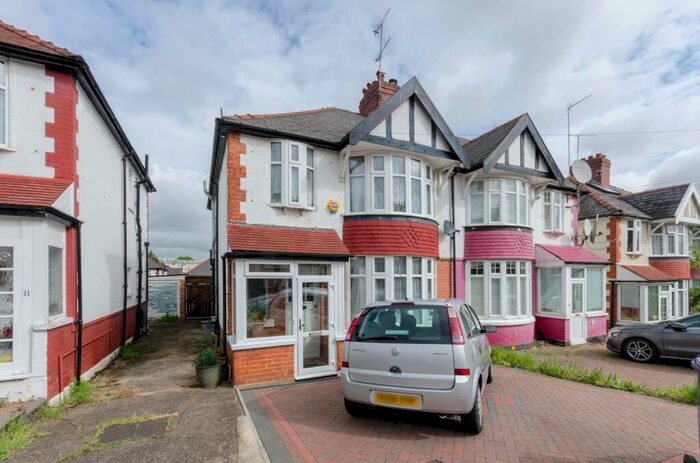 3 Bedroom House To Rent In Hollickwood Avenue, Friern Barnet, London, N12