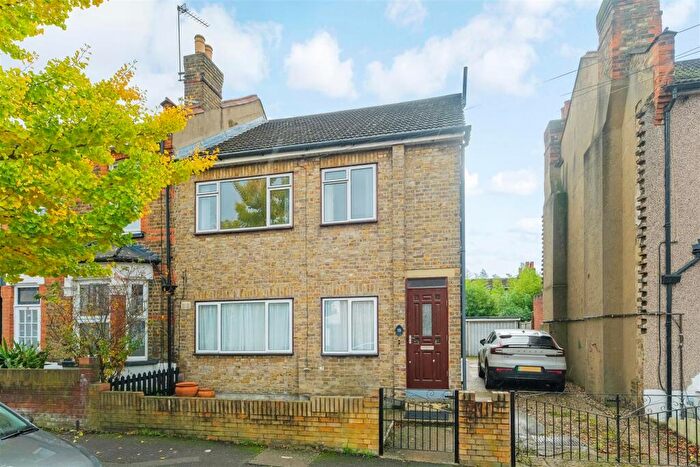 2 Bedroom Maisonette To Rent In Renness Road, Walthamstow, E17