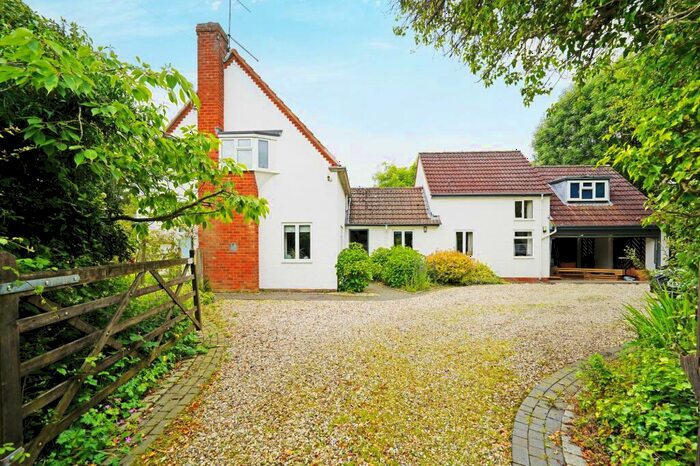 3 Bedroom Detached House For Sale In Church Road, Claverdon, CV35