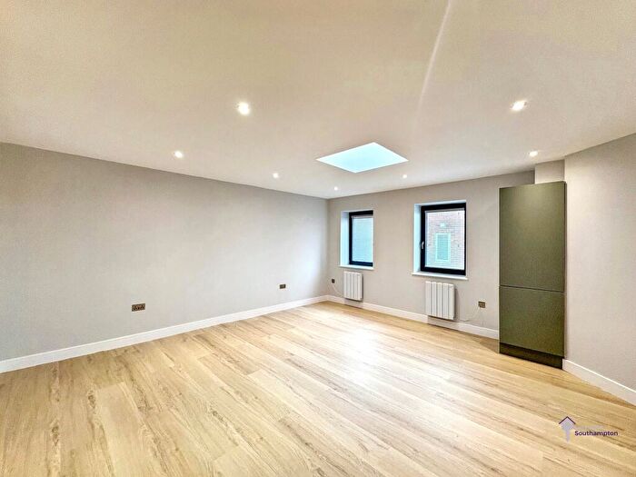 1 Bedroom Flat To Rent In Waterloo House, PO7