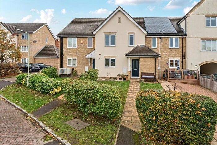 3 Bedroom Terraced House For Sale In Oakey Drive, Wokingham, Berkshire, RG40