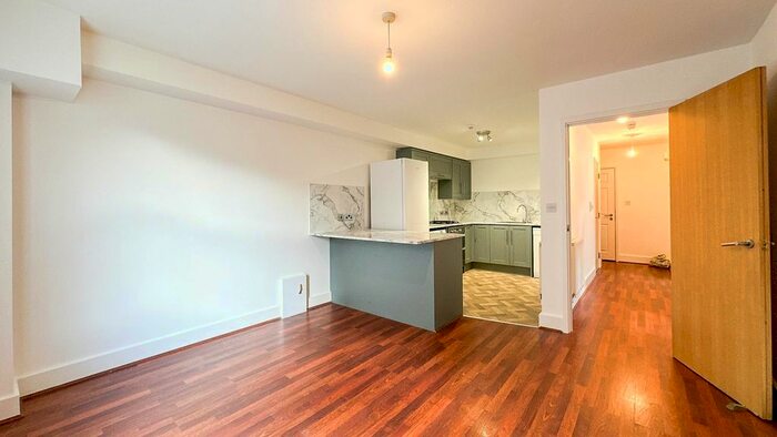 2 Bedroom Flat To Rent In Chessel Mews, West Street, Bedminster, BS3