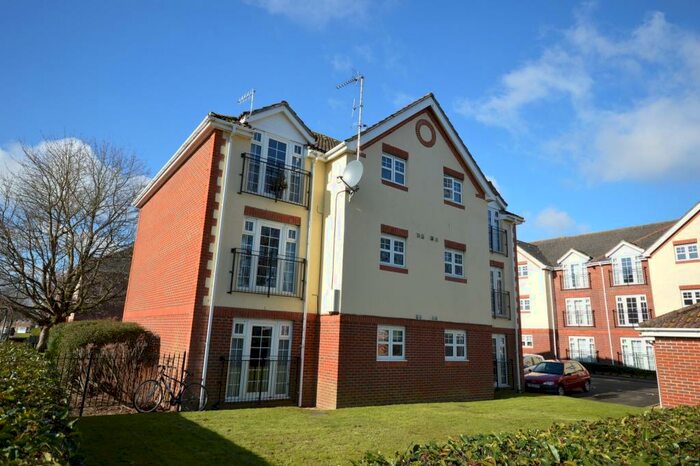 2 Bedroom Flat To Rent In Bewick Gardens, Chichester, PO19
