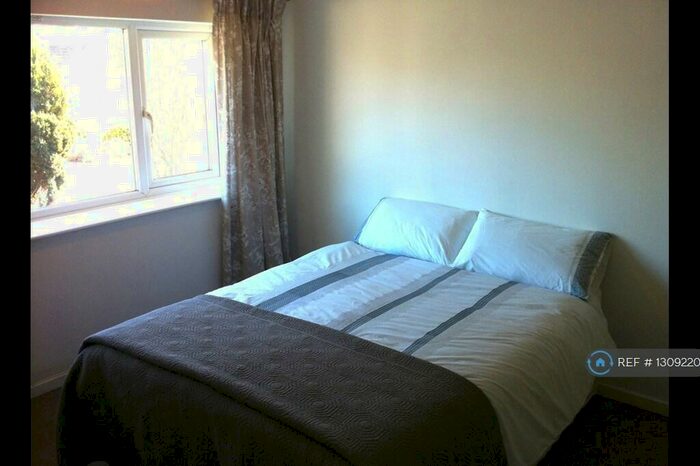 3 Bedroom Semi-Detached House To Rent In Brierley Walk, Cambridge, CB4