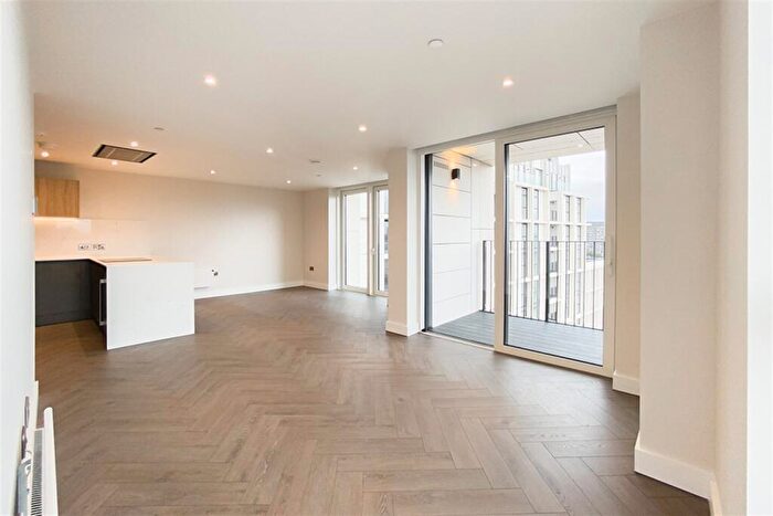 2 Bedroom Apartment To Rent In Castle Wharf, M15