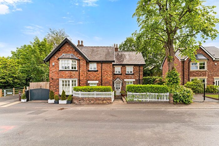 3 Bedroom Detached House For Sale In Barsbank Lane, Lymm, WA13