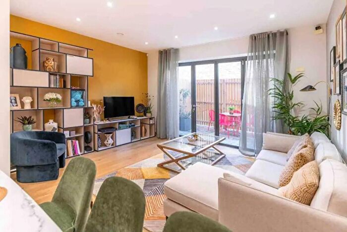 4 Bedroom Terraced House To Rent In Caird Street, Queen's Park, W10