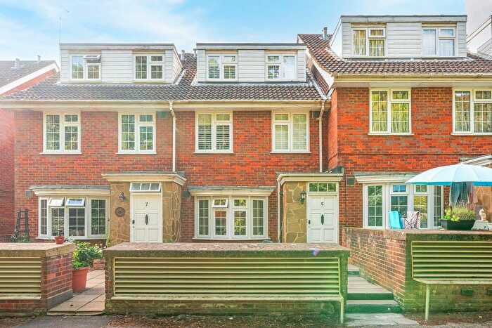 1 Bedroom Flat For Sale In Fairlawns, Langley Road, Watford, Hertfordshire, WD17