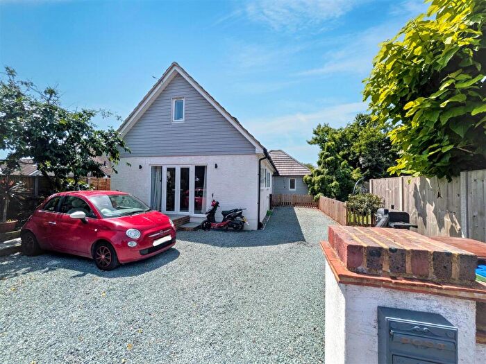 5 Bedroom Detached House For Sale In Highground Lane, Barnham, PO22