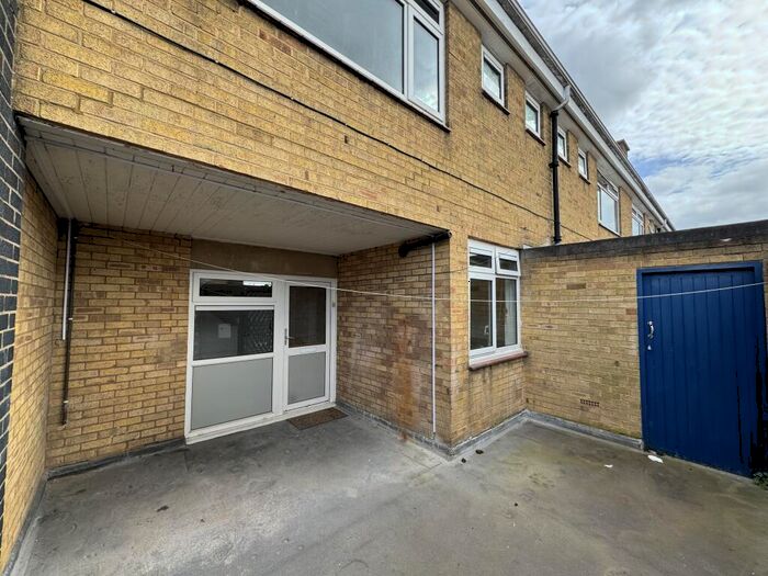 3 Bedroom Apartment To Rent In Barns Road, Oxford, OX4