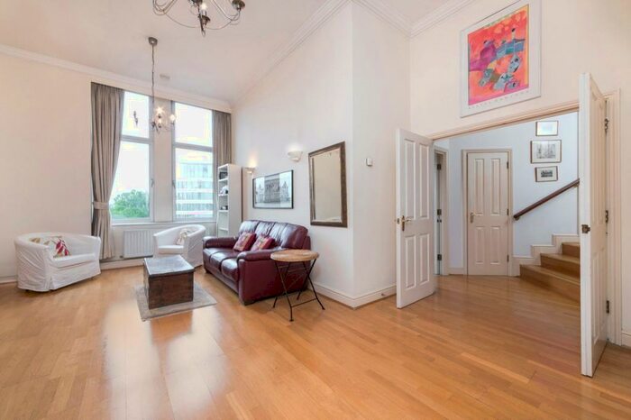 2 Bedroom Flat To Rent In Trinity Square, London, EC3N