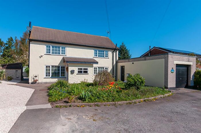 4 Bedroom Detached House For Sale In Windmill Cottage, Barmby On The Marsh, Howden, DN14