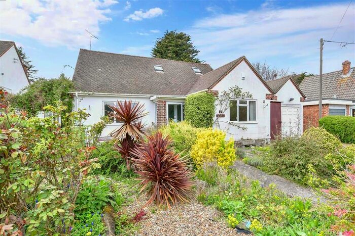 3 Bedroom Bungalow For Sale In Hadley Close, Meopham, Kent, DA13
