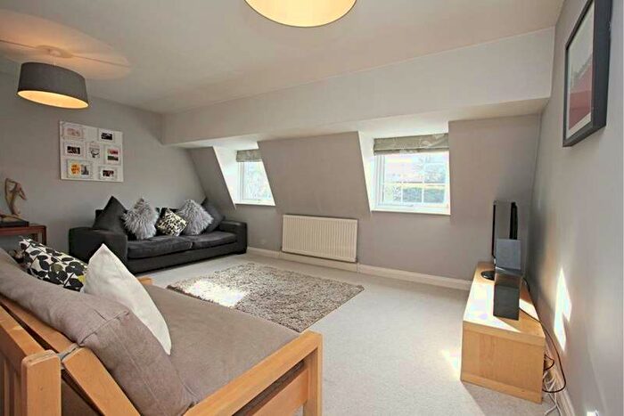 2 Bedroom Flat To Rent In High Street, Chalfont St. Peter, SL9