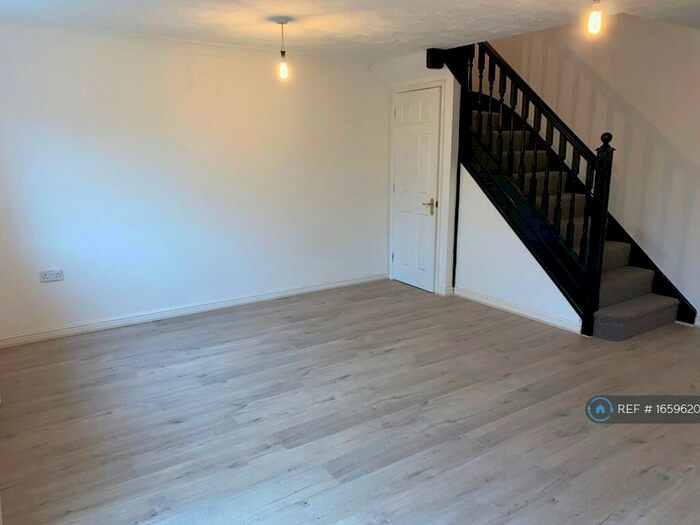 3 Bedroom End Of Terrace House To Rent In Shropshire Court, Bletchley, MK3