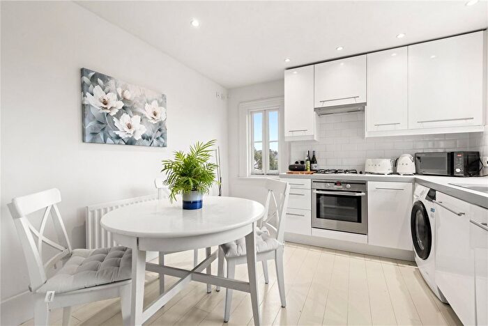 2 Bedroom Flat For Sale In Macaulay Road, London, SW4