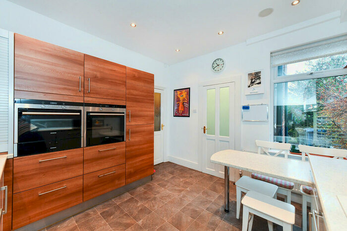 4 Bedroom Semi-Detached House To Rent In Priory Road, West Bridgford, NG2