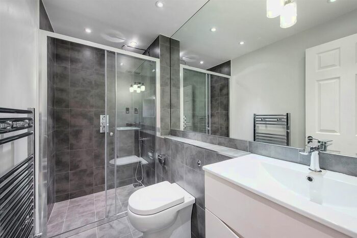1 Bedroom Flat To Rent In Moore Park Road, Fulham, SW6