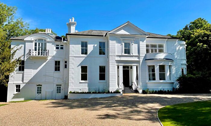 1 Bedroom Flat For Sale In Wray Park Road, Reigate, RH2