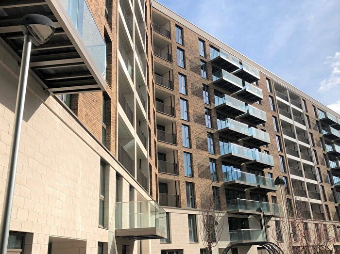 2 Bedroom Flat To Rent In Commodore House, E16