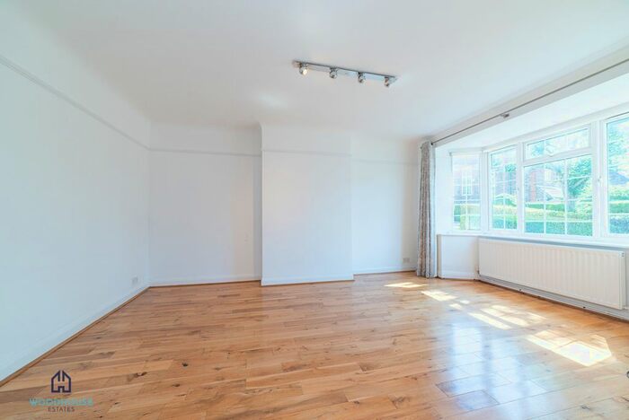 2 Bedroom Maisonette To Rent In Brim Hill, London, N2