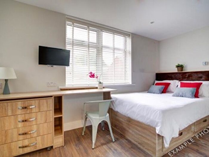 4 Bedroom Flat To Rent In Morrison Circus, Edinburgh, EH3