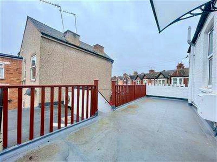 2 Bedroom Flat To Rent In Chapter Road, Dollis Hill, NW2