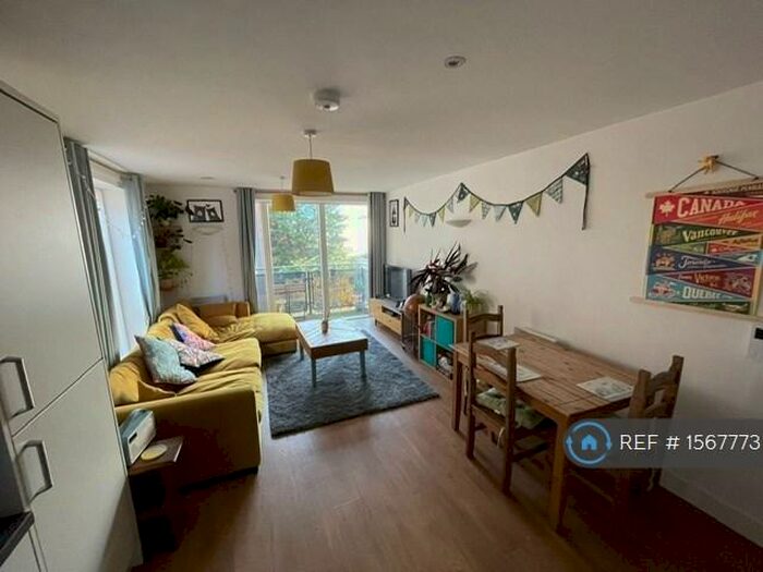 2 Bedroom Flat To Rent In Coronation Court, Bristol, BS3