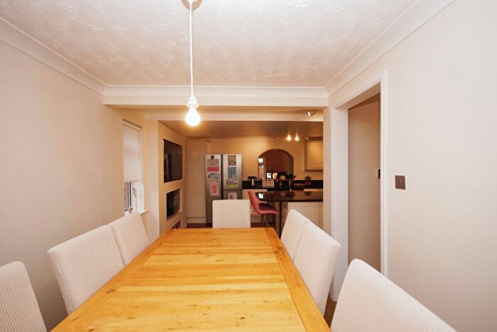 3 Bedroom Detached House For Sale In Jubilee Close, Cam, Dursley, Gloucestershire, GL11