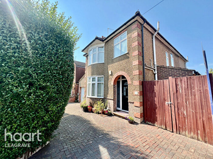 4 Bedroom Detached House For Sale In Downs Road, Dunstable, LU5