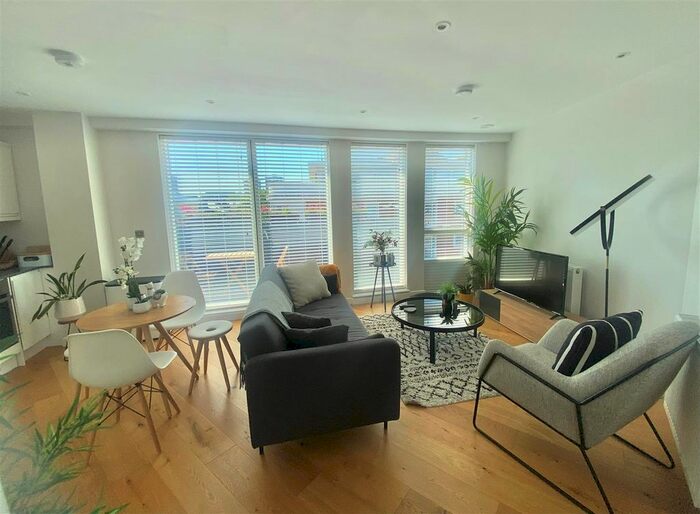 1 Bedroom Flat For Sale In Coombe Road, Kingston Upon Thames, KT2