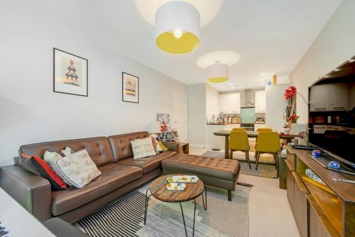 1 Bedroom Flat To Rent In Paton Street, London, EC1V