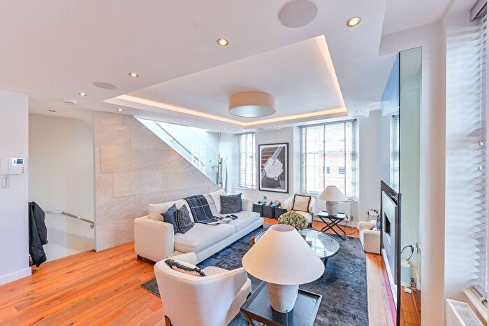 2 Bedroom Flat To Rent In Marylebone Street, Marylebone, London, W1G