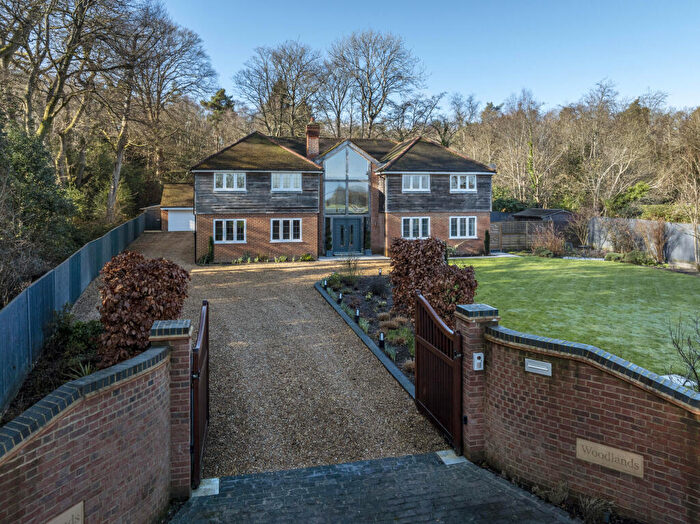 5 Bedroom Detached House For Sale In Chatter Alley, Dogmersfield, RG27