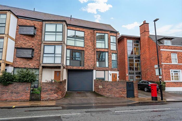 4 Bedroom End Of Terrace House To Rent In Peaseholme Court, The Stonebow, York, YO1