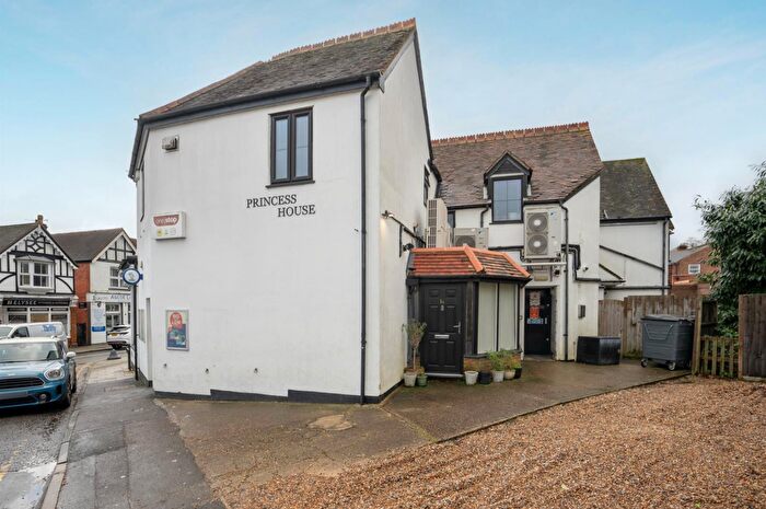 2 Bedroom Flat For Sale In High Street, Sunninghill, SL5