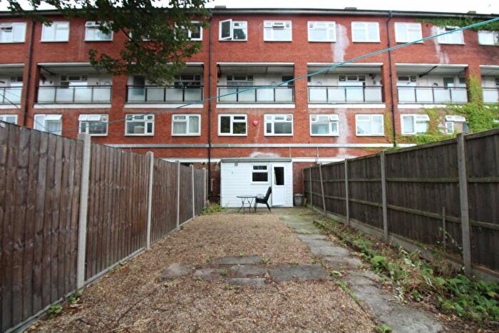 4 Bedroom House To Rent In Olney Road, Kennington, London, SE17