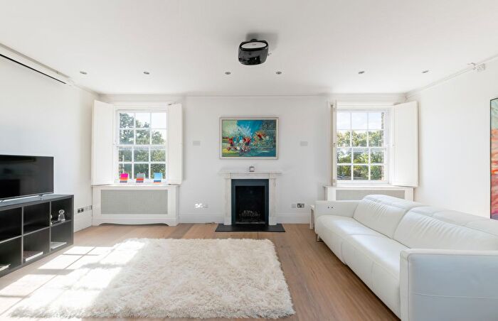 2 Bedroom Flat For Sale In West Grove, London, SE10