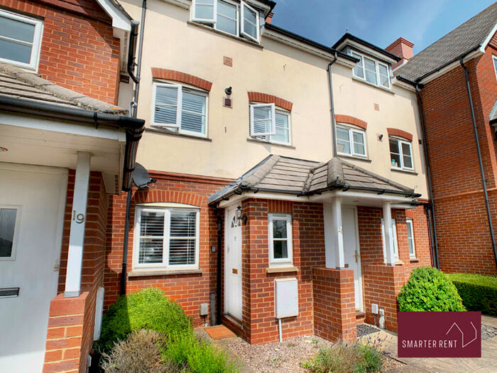 2 Bedroom Flat To Rent In Norton Road, Wokingham, RG40