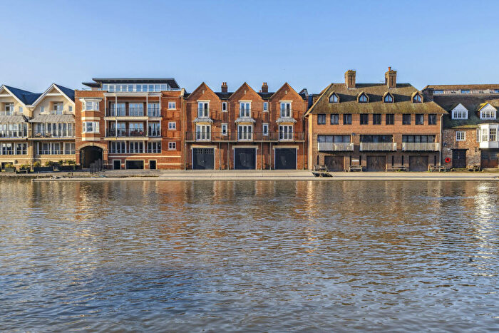 2 Bedroom Flat For Sale In Brocas Street, Windsor, SL4