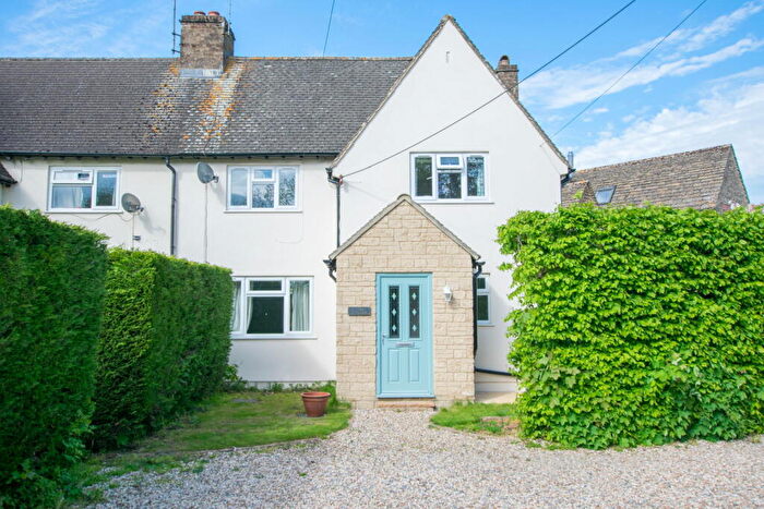 3 Bedroom Semi Detached House For Sale In Timbrells, Ewan, Cirencester, ., GL7