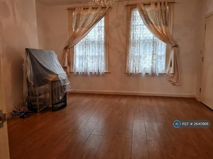 2 Bedroom Flat To Rent In Caledonian Place, Worthing, BN11