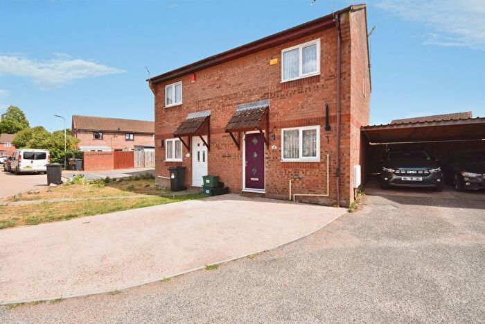 2 Bedroom Semi Detached House For Sale In Allen Close, Tiverton, EX16