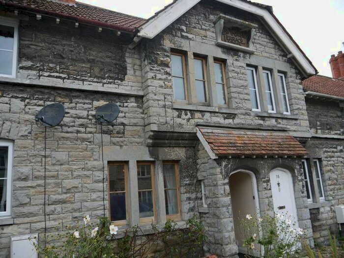 2 Bedroom Cottage To Rent In Brutasche Terrace, Street, BA16