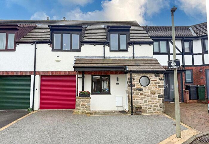 3 Bedroom Town House For Sale In Calder Way, Silsden, BD20