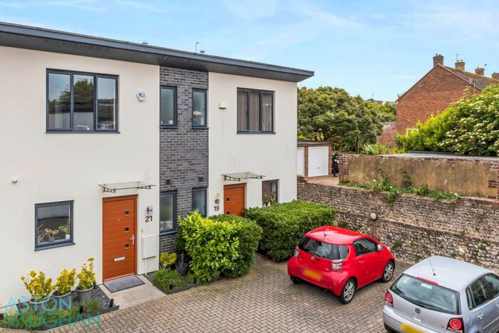 2 Bedroom Semi-Detached House For Sale In Bristol Gardens, Brighton, BN2